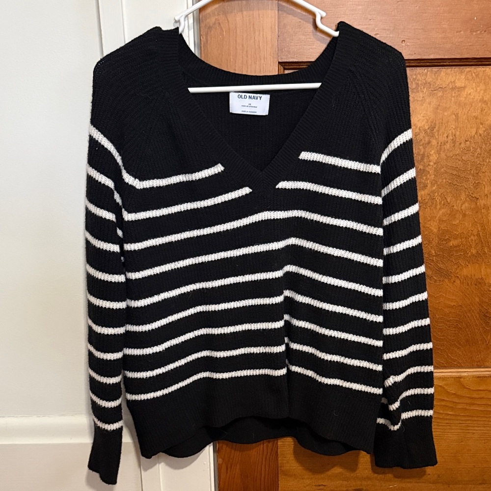 Old Navy Women's V-Neck Sweater
